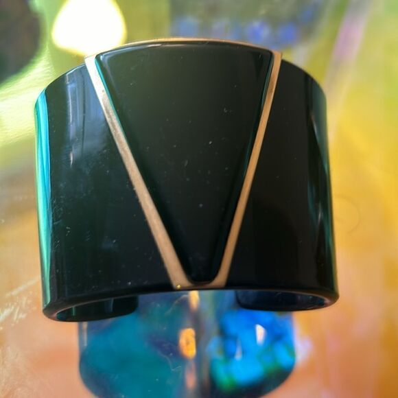 Made in Italy Acrylic modernist cuff bracelet - Picture 5 of 6